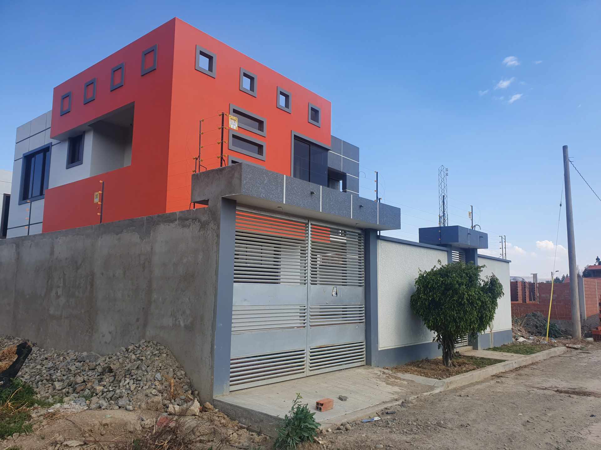 Casa en Colcapirhua en Cochabamba 3 dormitorios 3 baños 2 parqueos Foto 3