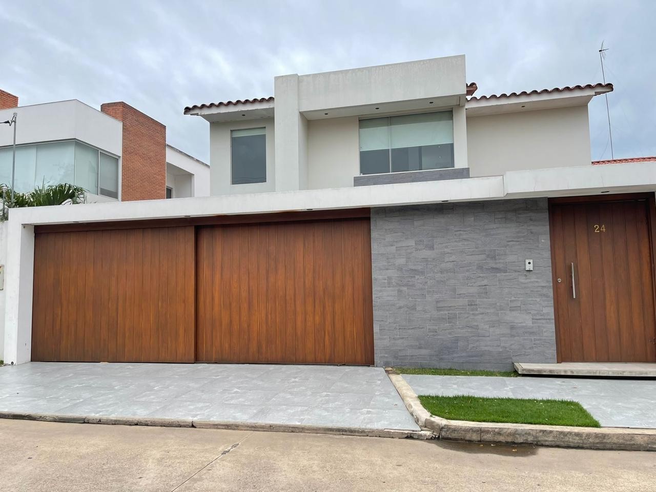 Casa en Entre 3er y 4to anillo Oeste en Santa Cruz de la Sierra 4 dormitorios 6 baños 4 parqueos Foto 30