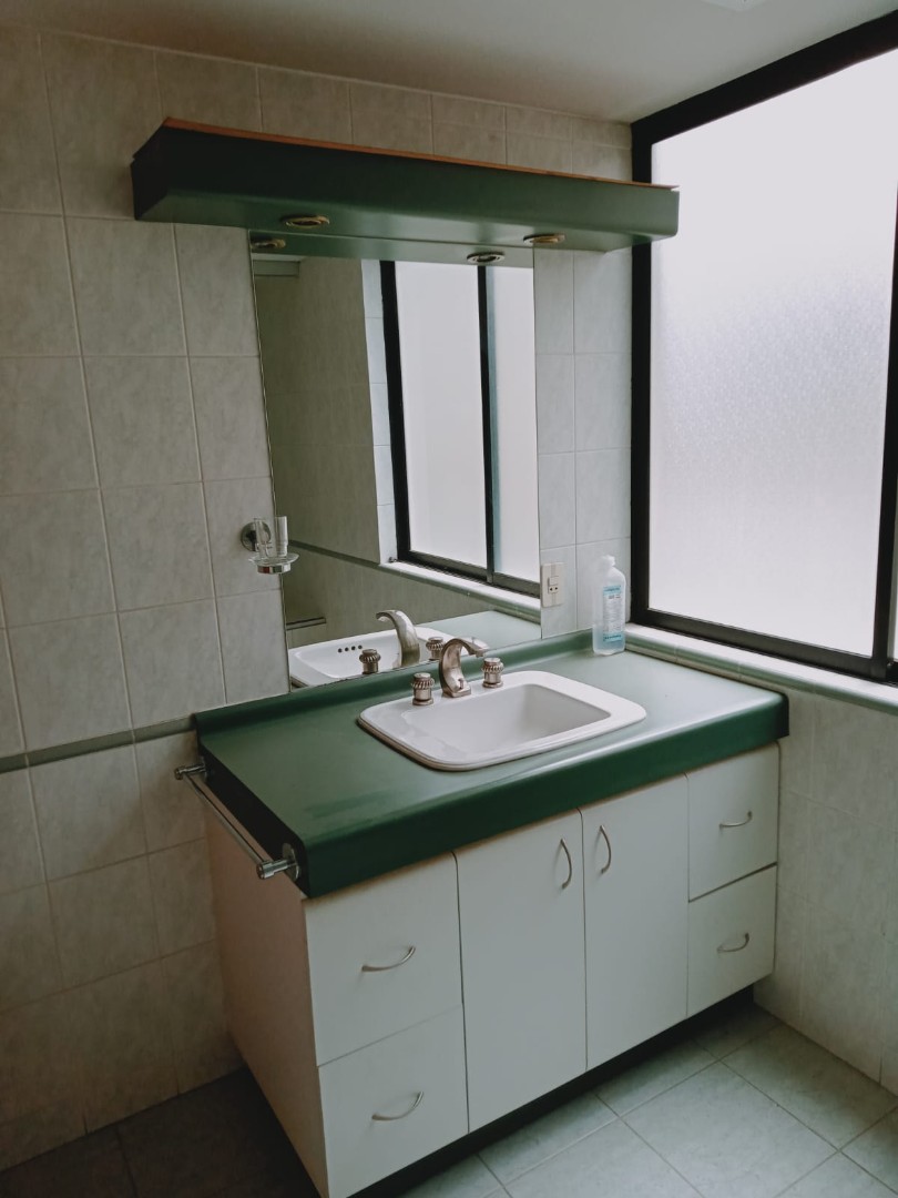 Departamento en AnticréticoANTICRETICO REGISTRABL, ELEGANTE DEPARTAMENTO EN ACHUMANI SECTOR ASILO 3 dormitorios 4 baños 2 parqueos Foto 4