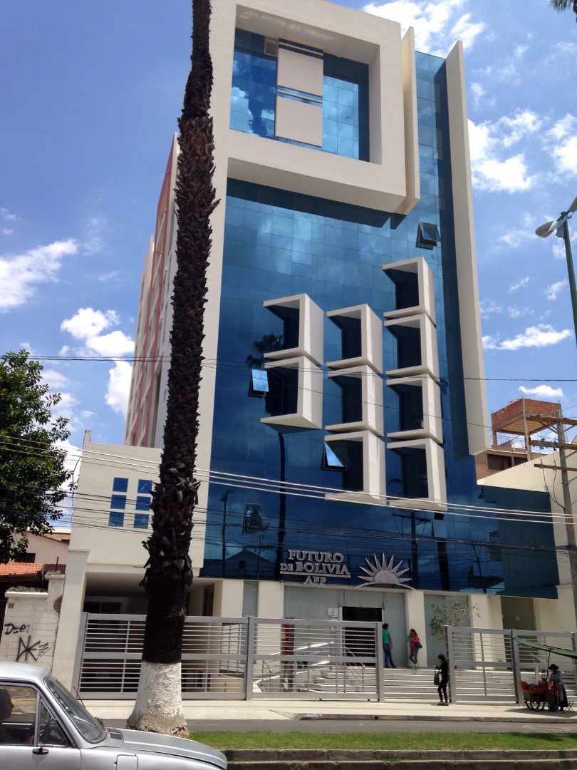 Departamento en Las Cuadras en Cochabamba 4 dormitorios 4 baños 1 parqueos Foto 2