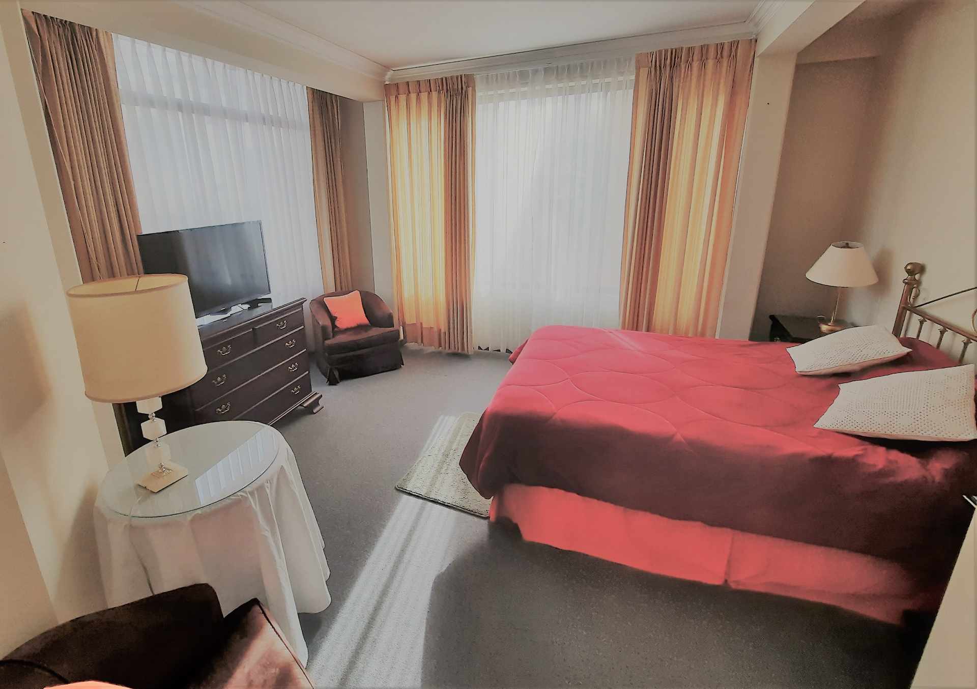 Departamento en AlquilerCalle 24 de Calacoto con Av. Ballivián 4 dormitorios 4 baños  Foto 27