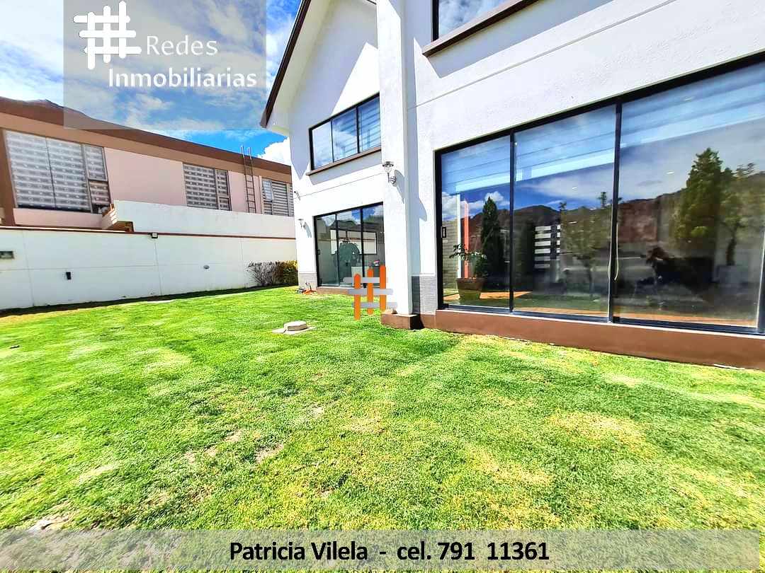 Casa en VentaCASA EN VENTA EN CONDOMINIO PRIVADO – SEMI NUEVA MUY MODERNA  3 dormitorios 4 baños 2 parqueos Foto 4