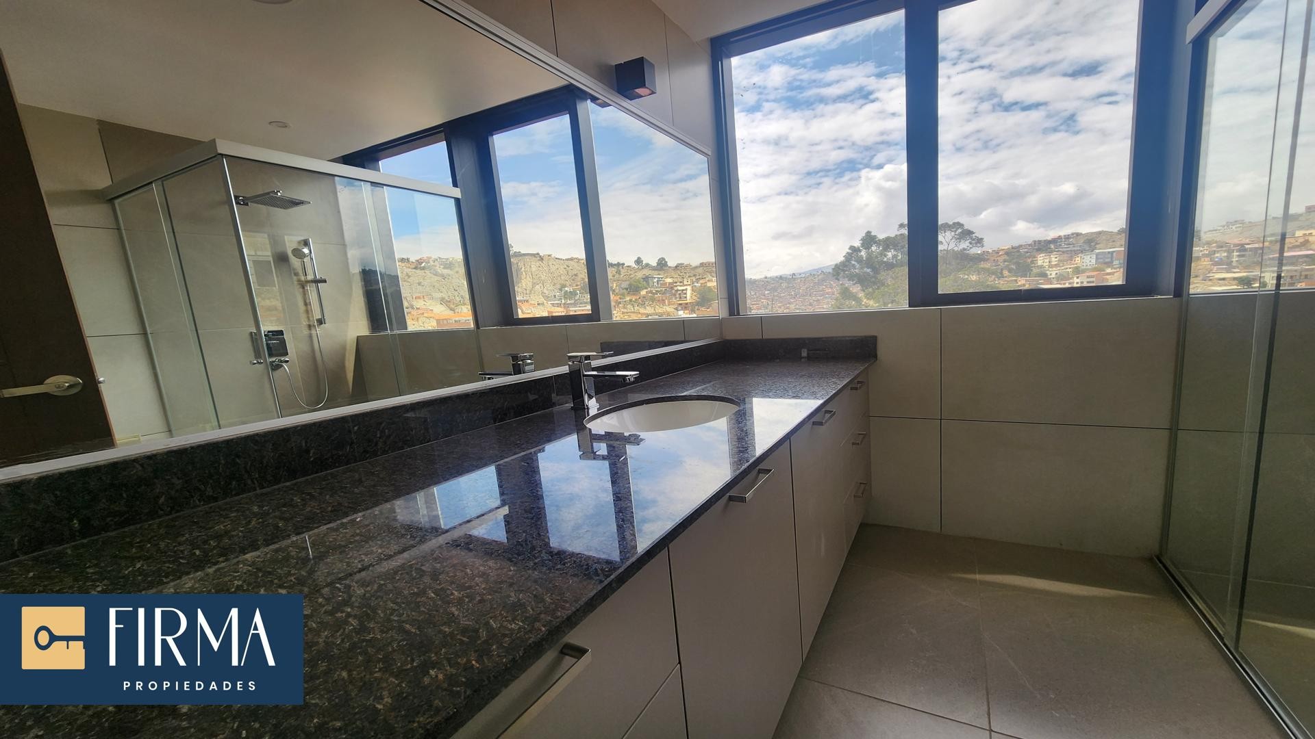 Departamento en VentaDEPARTAMENTO DE LUJO CON BALCONES EN OBRAJES 3 dormitorios 4 baños 1 parqueos Foto 9