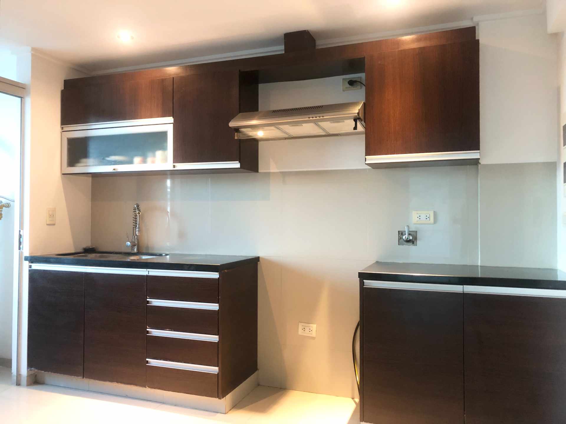 Departamento en VentaAv. Velarde (zona plaza blacut) 3 dormitorios 3 baños 1 parqueos Foto 6