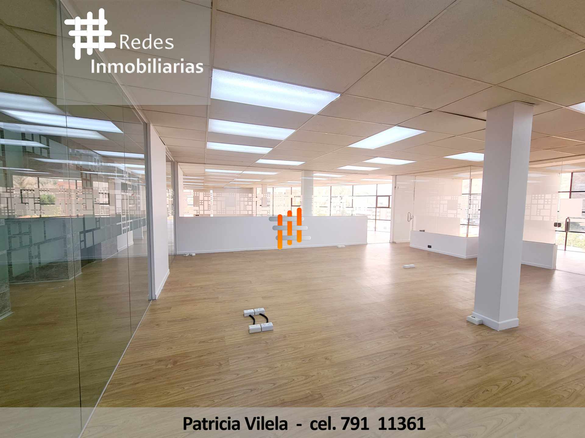 Oficina OFICINA EN VENTA EN CALACOTO EN EDIFICIO EMPRESARIAL - DIVISIONES DE VIDRIO TEMPLADO Foto 8