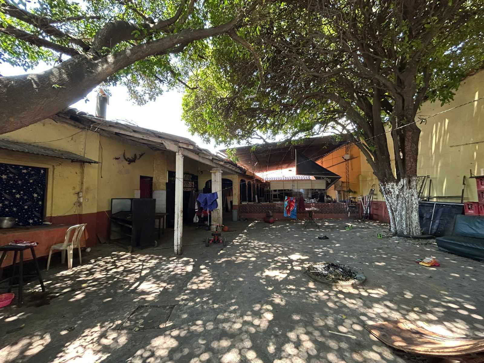 Casa en VentaCASA COMERCIAL EN VENTA 4 dormitorios 2 baños  Foto 4