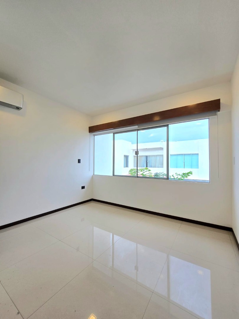 Departamento en Entre 8vo y 9no anillo Norte en Santa Cruz de la Sierra 3 dormitorios 4 baños 2 parqueos Foto 15