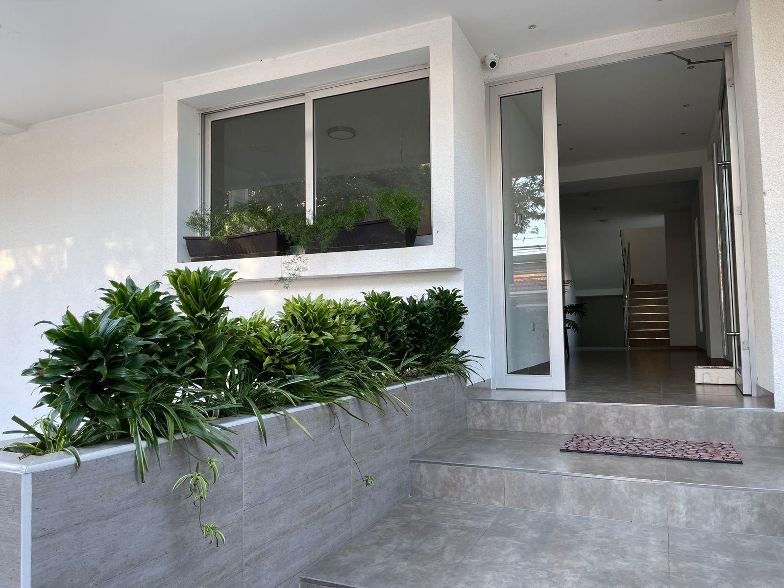 En Alquiler a $us 650 Foto 1