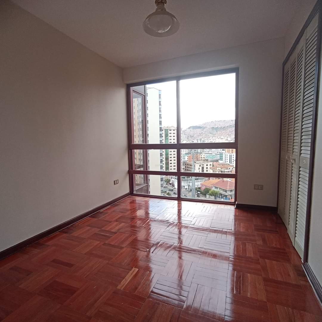 Departamento en VentaMiraflores - Calle Cuba  Foto 2