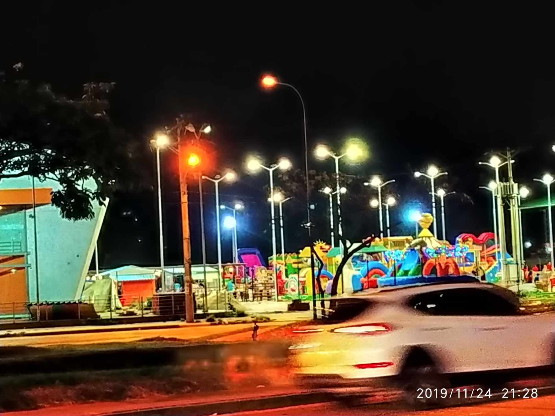 Casa en Entre 3er y 4to anillo Este en Santa Cruz de la Sierra 6 dormitorios 4 baños 2 parqueos Foto 3