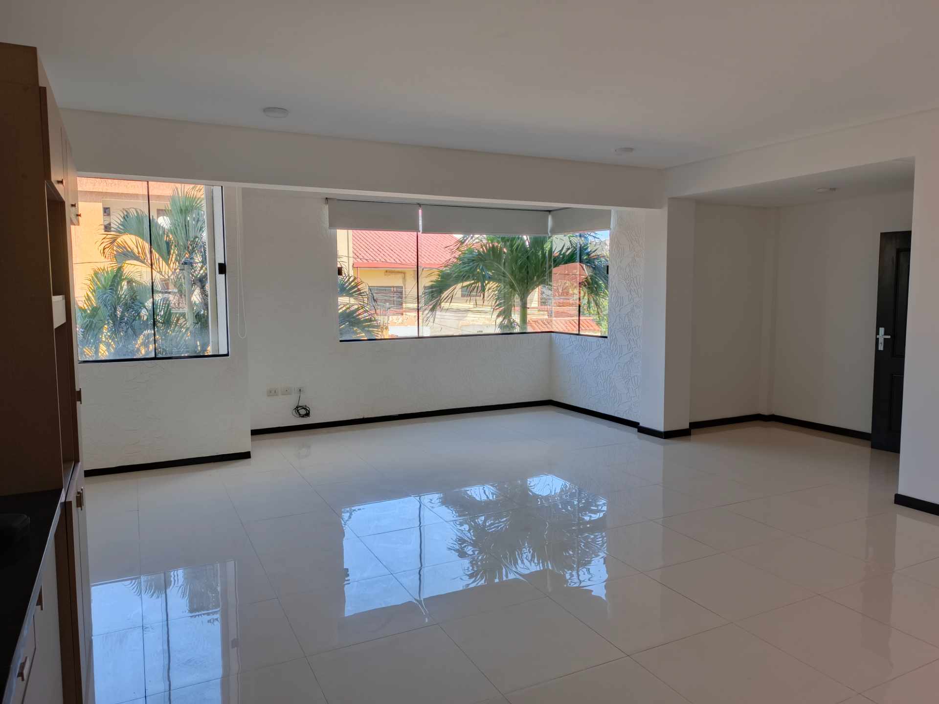 Departamento en Entre 3er y 4to anillo Norte en Santa Cruz de la Sierra 2 dormitorios 2 baños 1 parqueos Foto 4