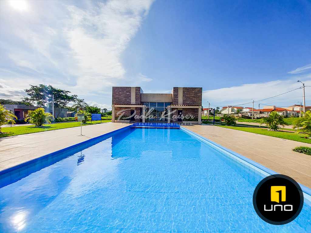 Casa en Urubó en Santa Cruz de la Sierra 4 dormitorios 4 baños 8 parqueos Foto 3