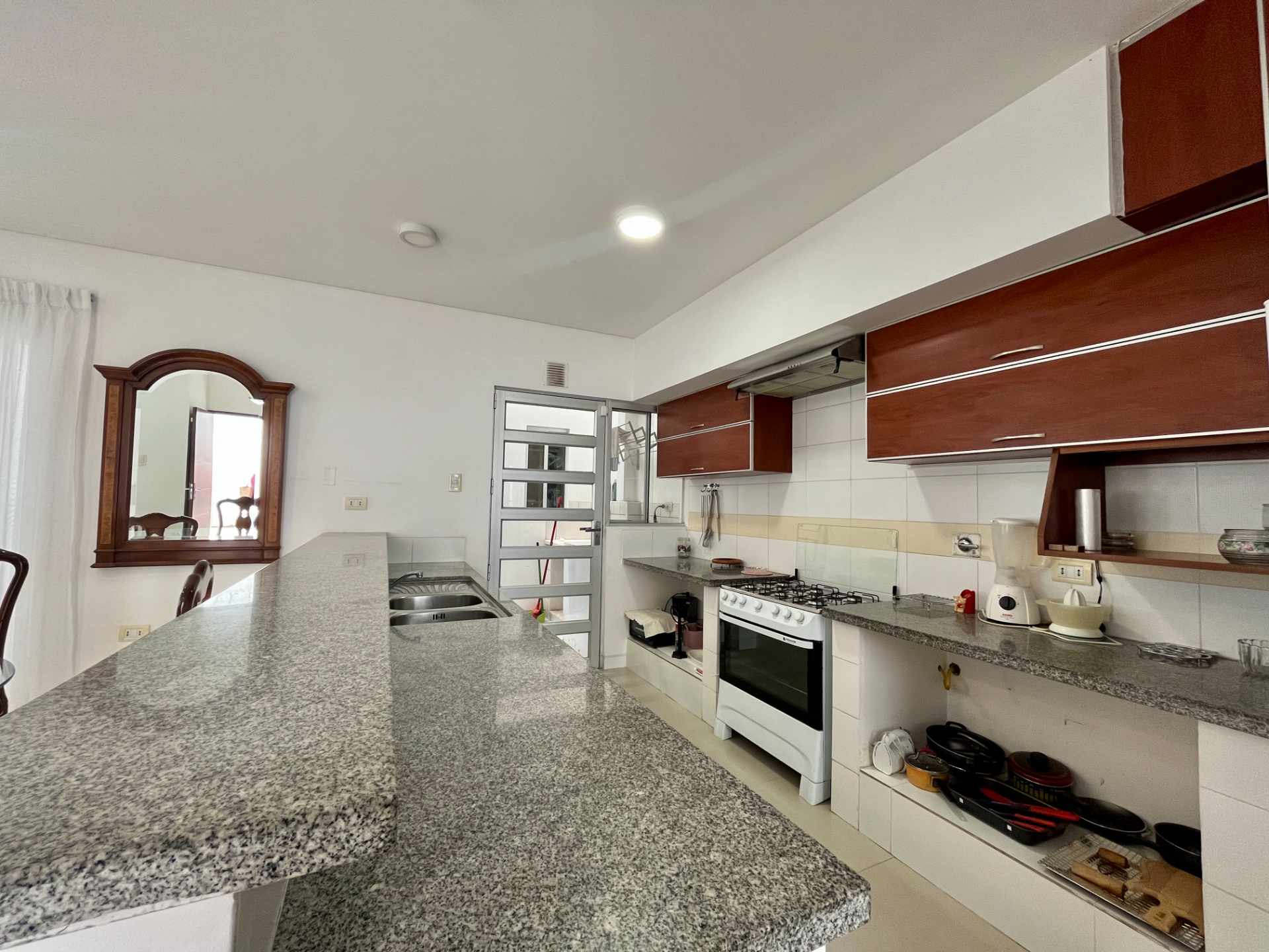 Casa en Entre 3er y 4to anillo Oeste en Santa Cruz de la Sierra 3 dormitorios 3 baños 2 parqueos Foto 6