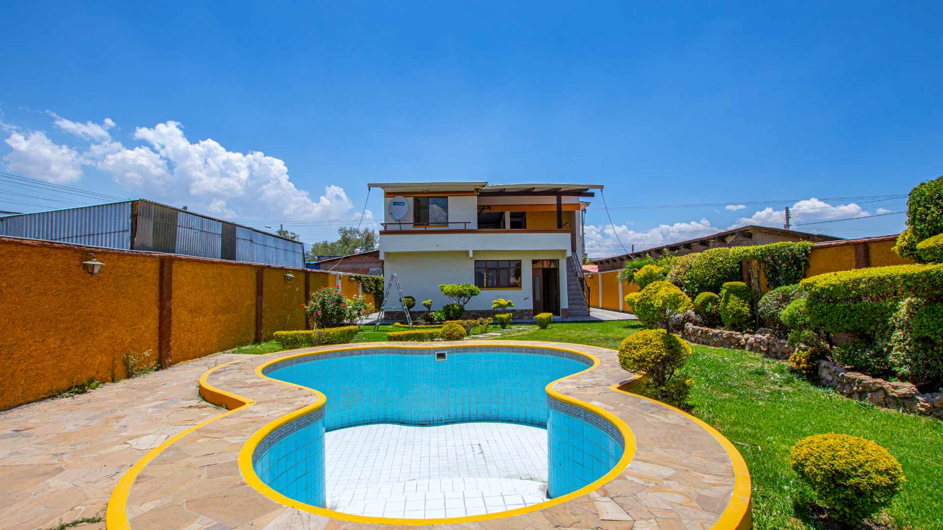 Casa en Colcapirhua en Cochabamba 4 dormitorios 3 baños 2 parqueos Foto 5