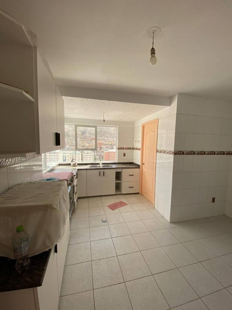 Departamento en Obrajes en La Paz 3 dormitorios 3 baños  Foto 7