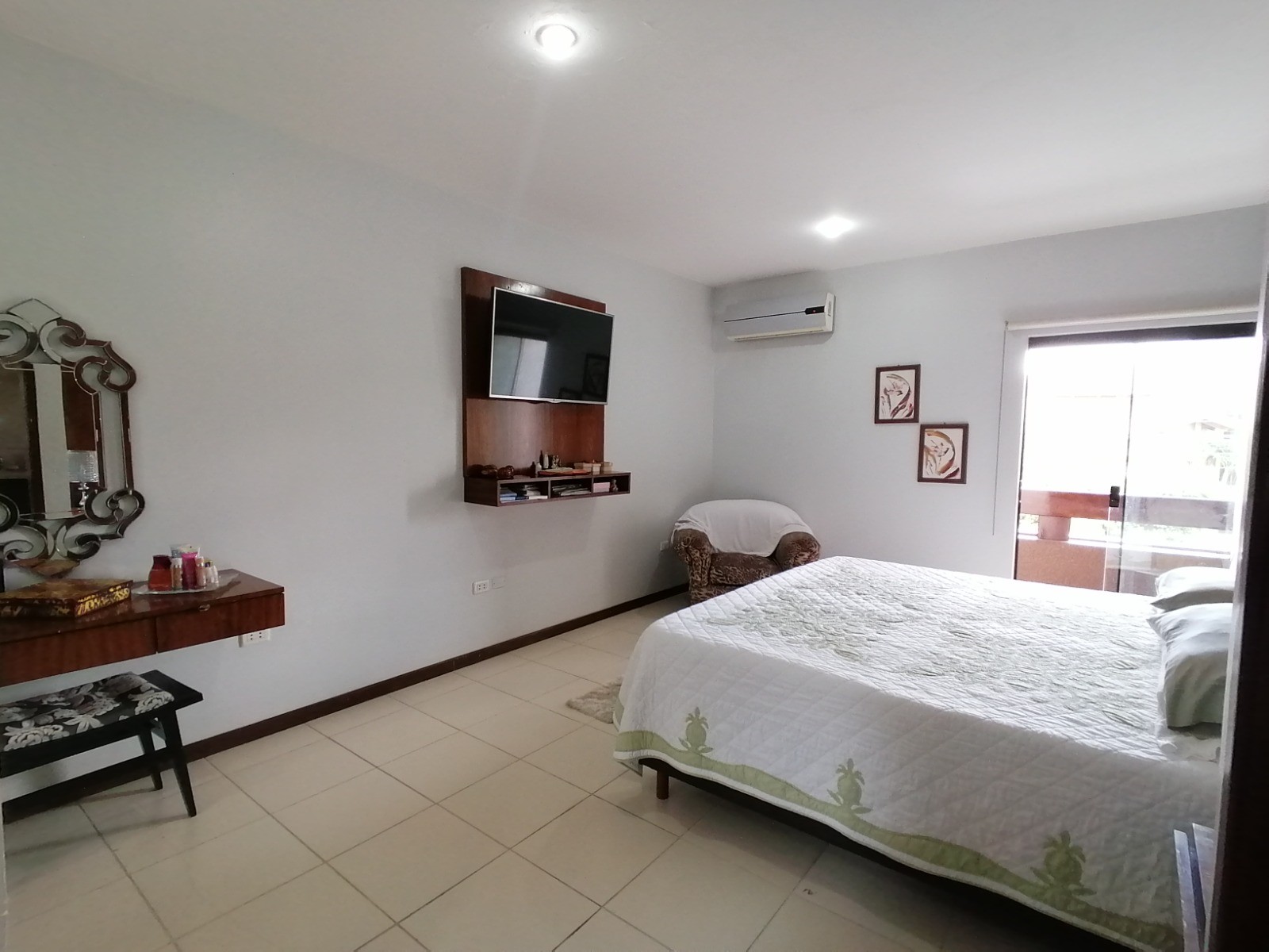 Casa en Entre 6to y 7mo anillo Norte en Santa Cruz de la Sierra 4 dormitorios 4 baños 2 parqueos Foto 5
