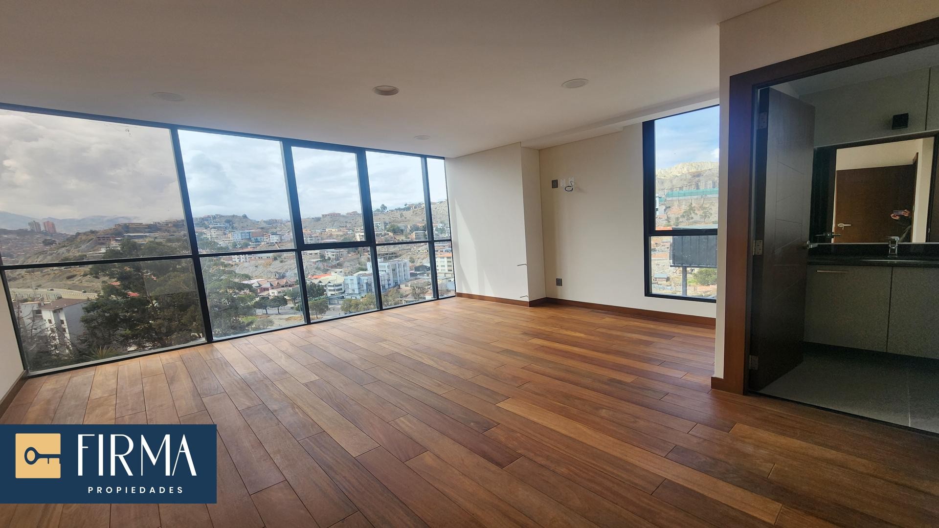 Departamento en Obrajes en La Paz 3 dormitorios 4 baños 1 parqueos Foto 7