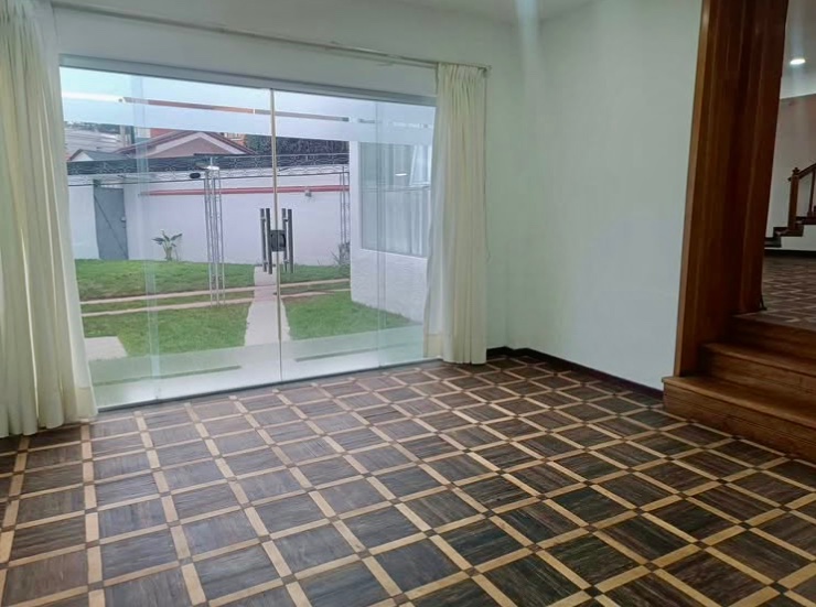 Casa en AlquilerCASA OFICINA EN ALQUILER 3 dormitorios 3 baños 1 parqueos Foto 1