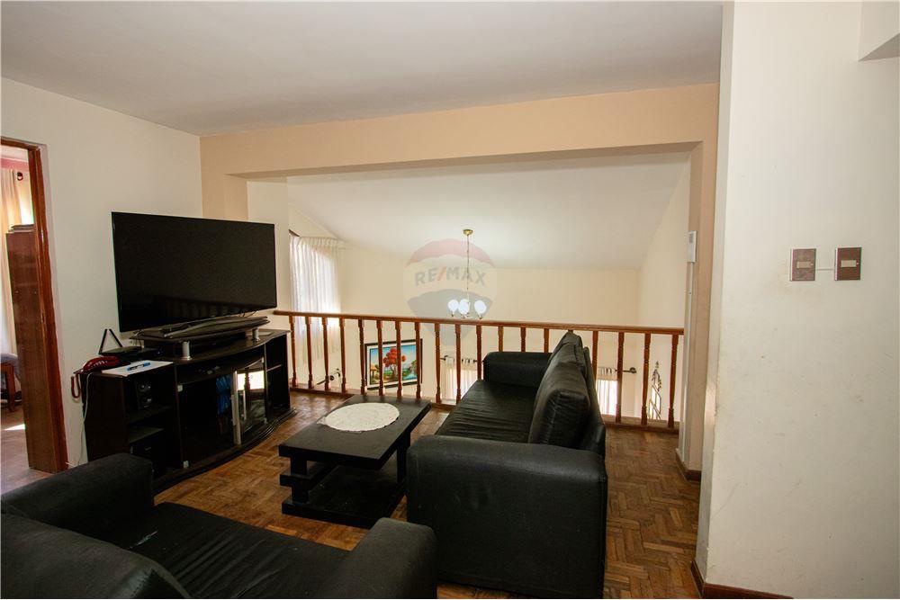 Casa en VentaCASA EN VENTA ZONA LAS CUADRAS 7 dormitorios 3 baños 2 parqueos Foto 4
