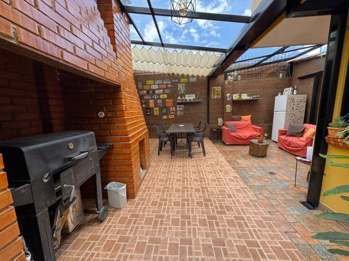 Casa en VentaACHUMANI URB. LOS ROSALES 4 dormitorios 4 baños 3 parqueos Foto 21