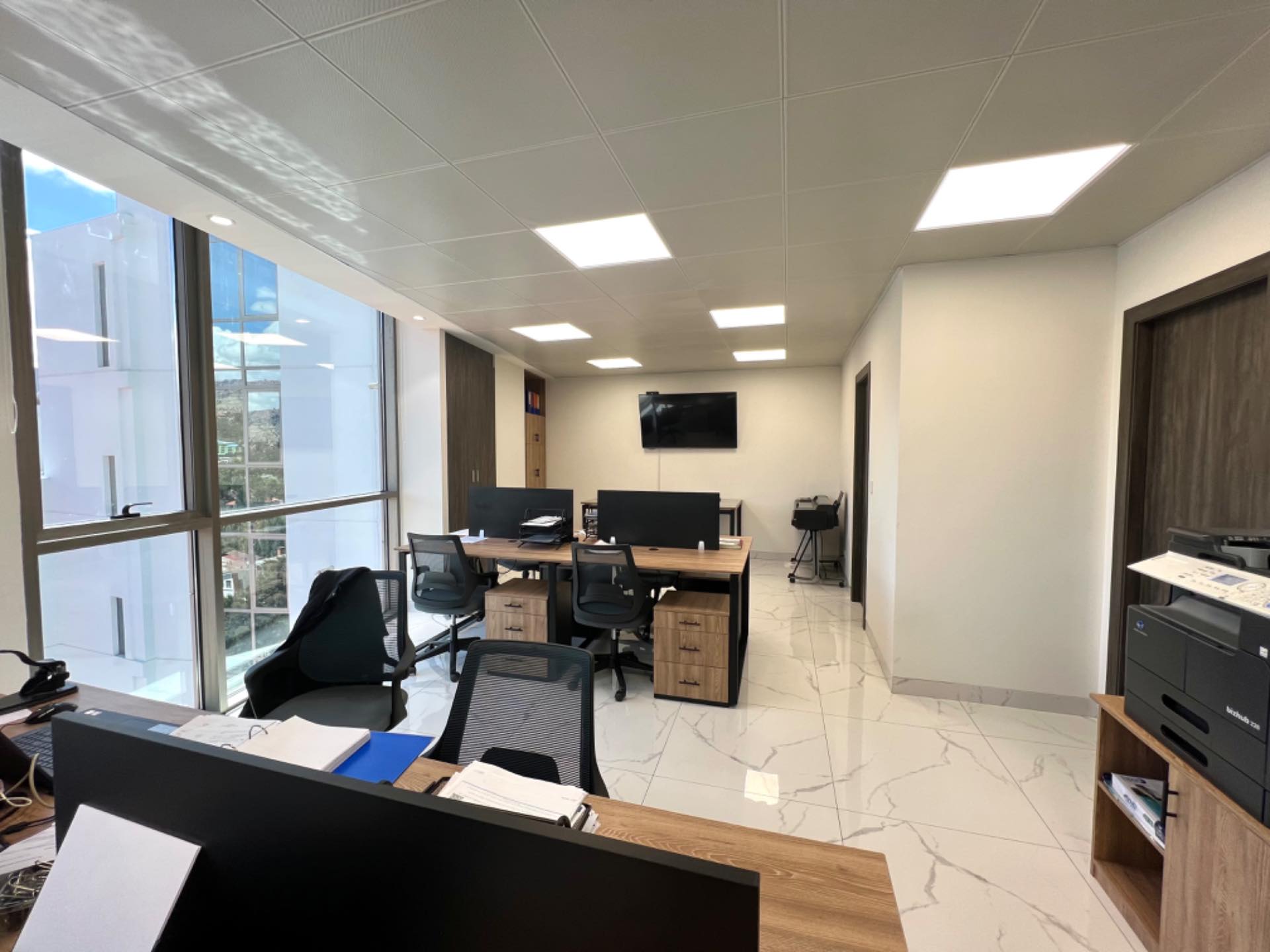 Oficina en Calacoto en La Paz 2 dormitorios 2 baños  Foto 2