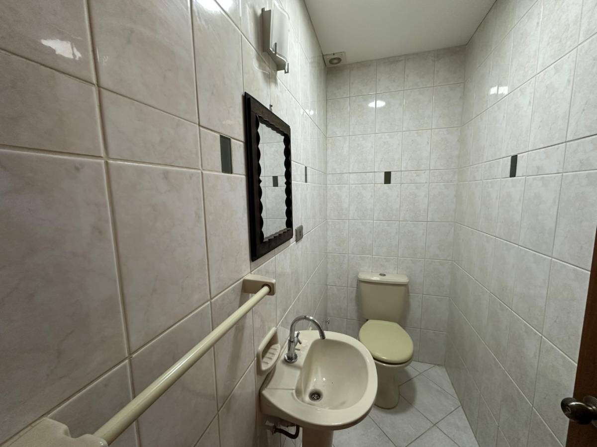 Departamento en Venta
EN VENTA – DEPARTAMENTO DE 3 DORMITORIOS EN AV. BALLIVIÁN Y CALLE 25 3 dormitorios 3 baños 1 parqueos Foto 10