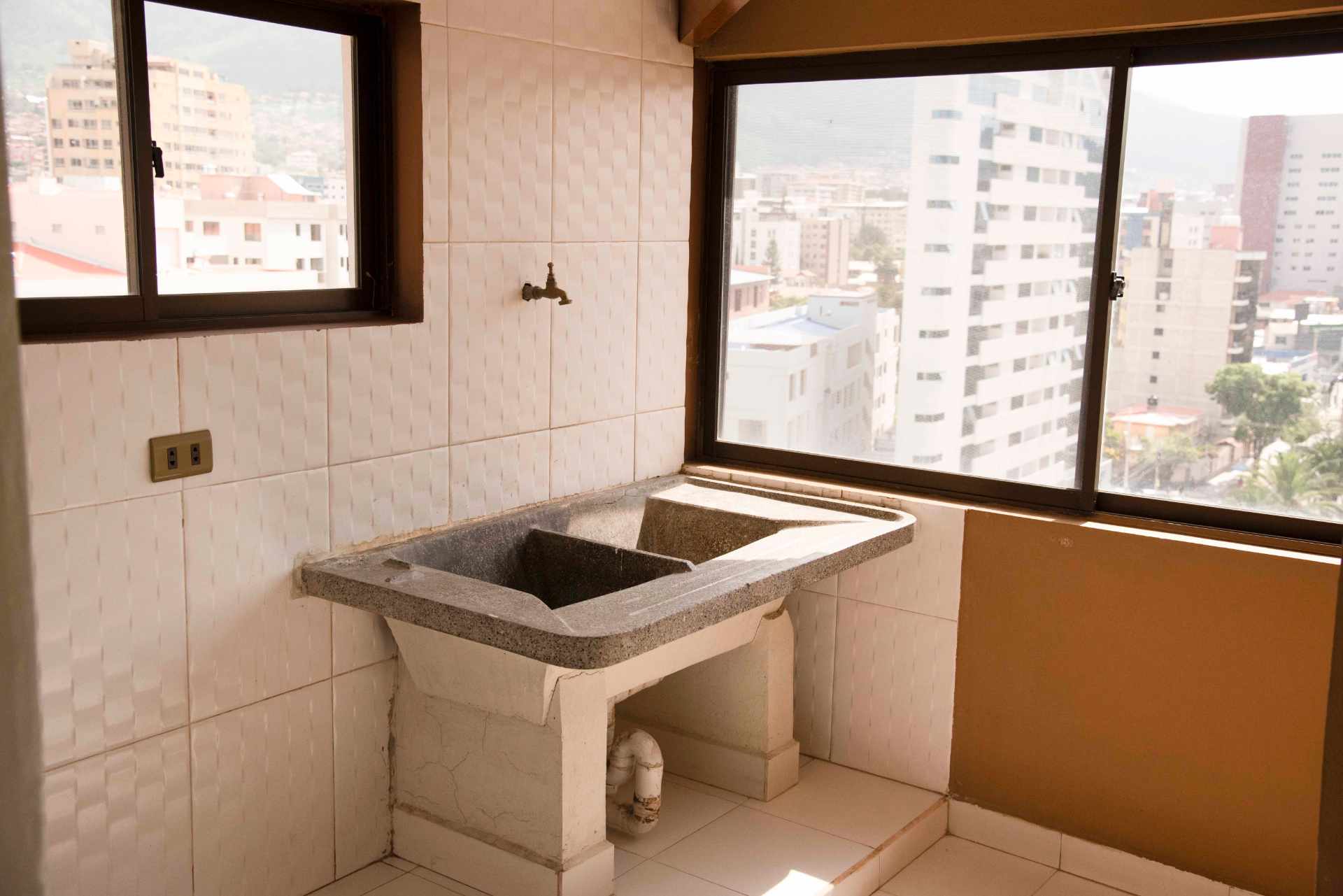 Departamento en Cala Cala en Cochabamba 4 dormitorios 5 baños 1 parqueos Foto 23