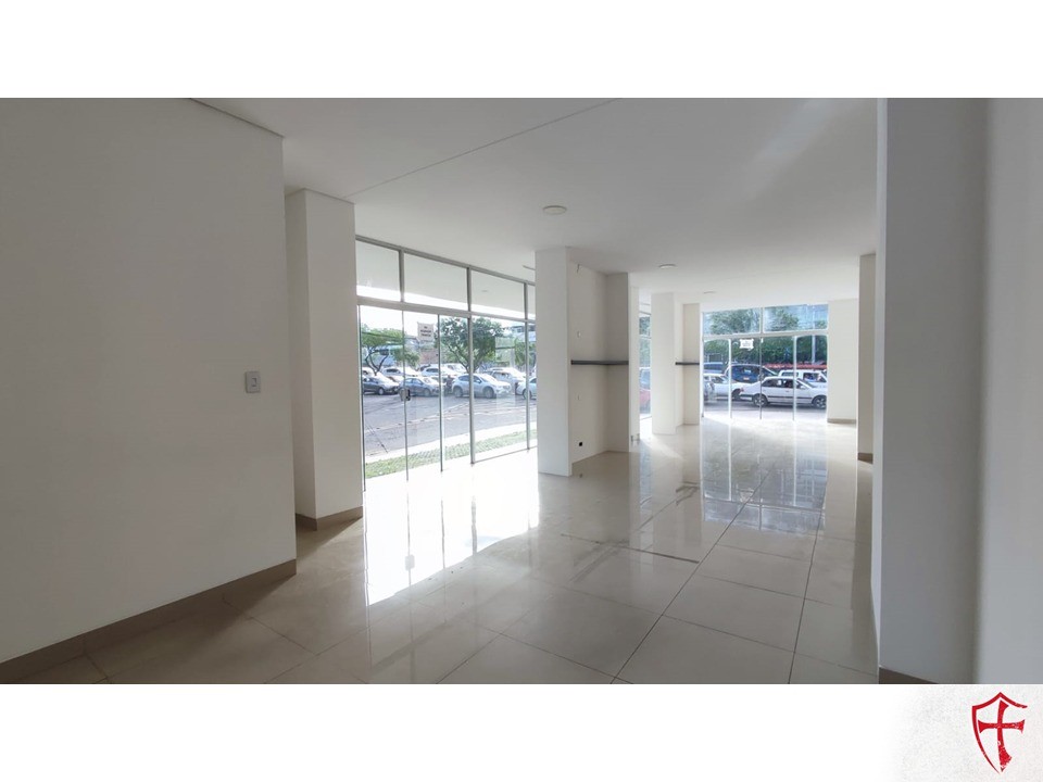 Local comercial Av busch y 2do anillo en plena esquina  Foto 8