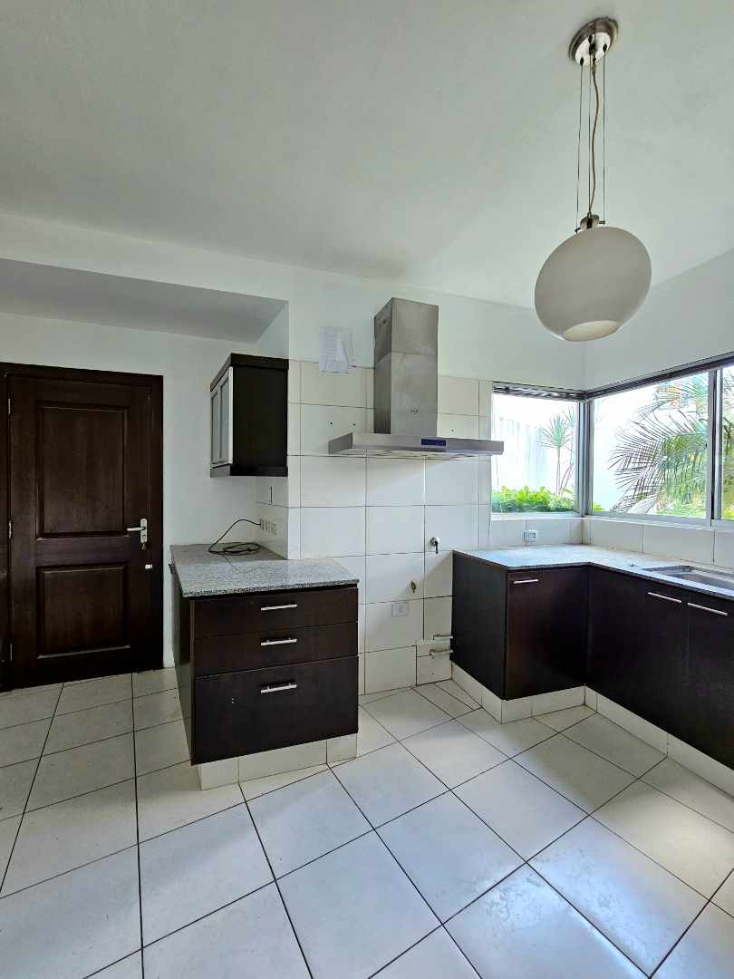 Casa en Entre 5to y 6to anillo Norte en Santa Cruz de la Sierra 3 dormitorios 3 baños 2 parqueos Foto 14