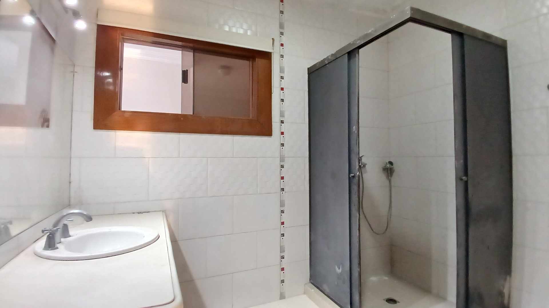 Casa en Alquiler📍 Barrio Hamacas, entre 3er y 4º anillo – Esquina comercial 4 dormitorios 4 baños 2 parqueos Foto 14