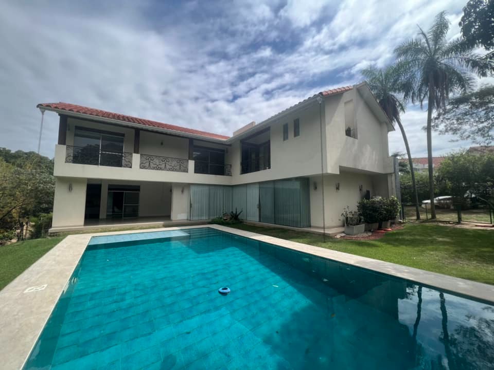 Casa en AlquilerCONDOMINIO JARDINES DEL URUBO  4 dormitorios 5 baños 3 parqueos Foto 12