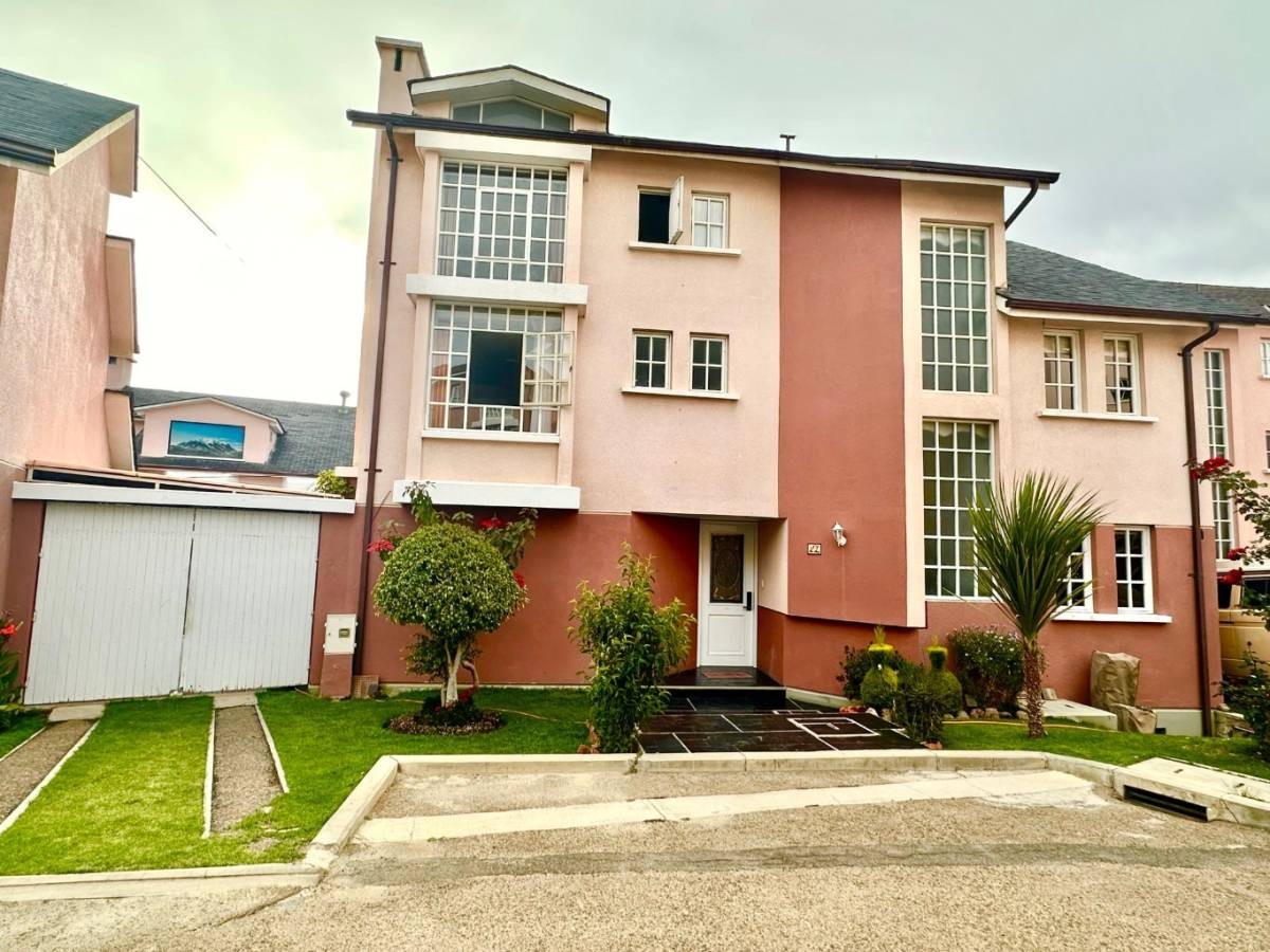 Casa en VentaCALLE 21 DE CALACOTO Y AV. COSTANERA CONDOMINIO CERRO GEMELO II Foto 2