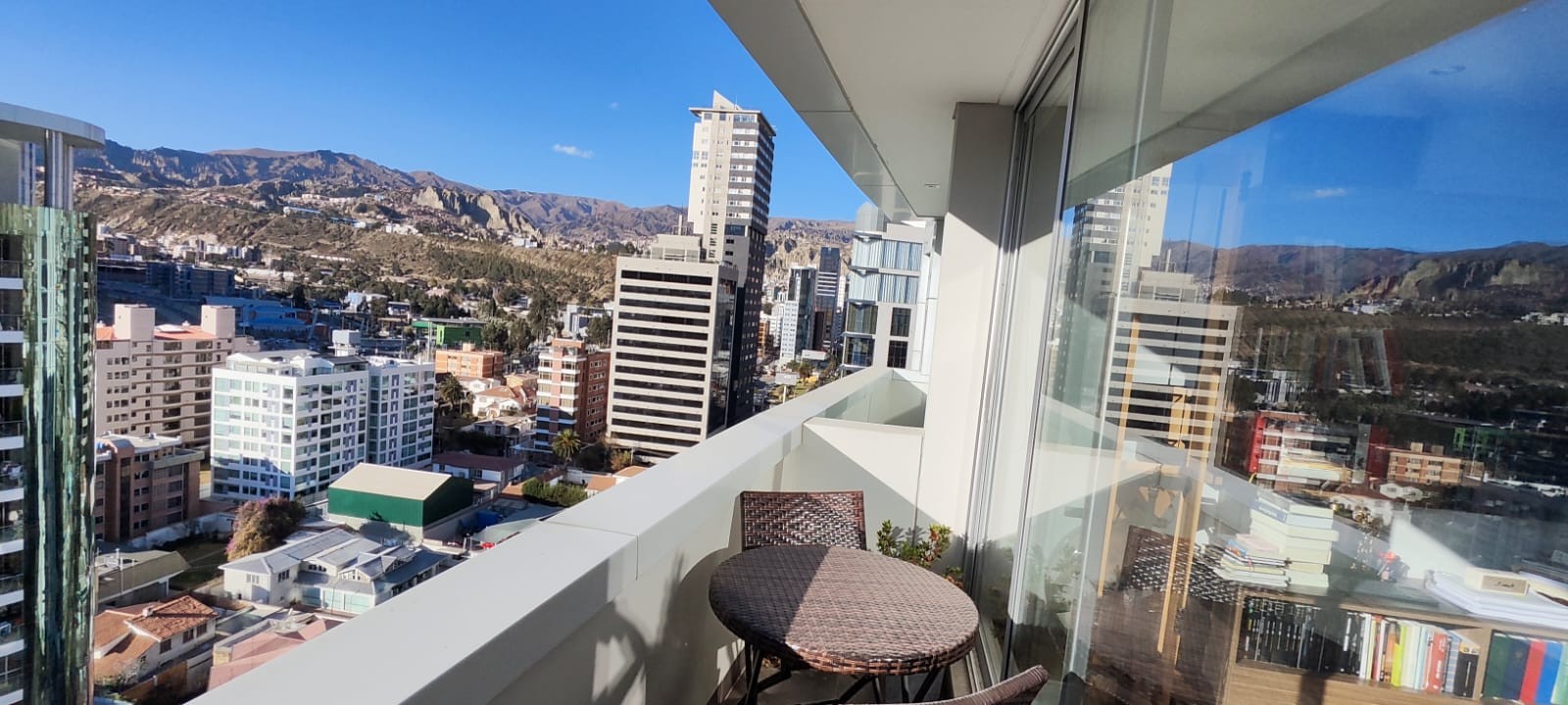Departamento en AlquilerCALACOTO AV. BALLIVIAN, PRECIOSO DEPARTAMENTO AMOBLADO  3 dormitorios 3 baños 1 parqueos Foto 4