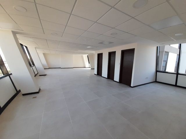 Oficina en VentaAV. VELARDE  4 dormitorios 2 baños  Foto 11