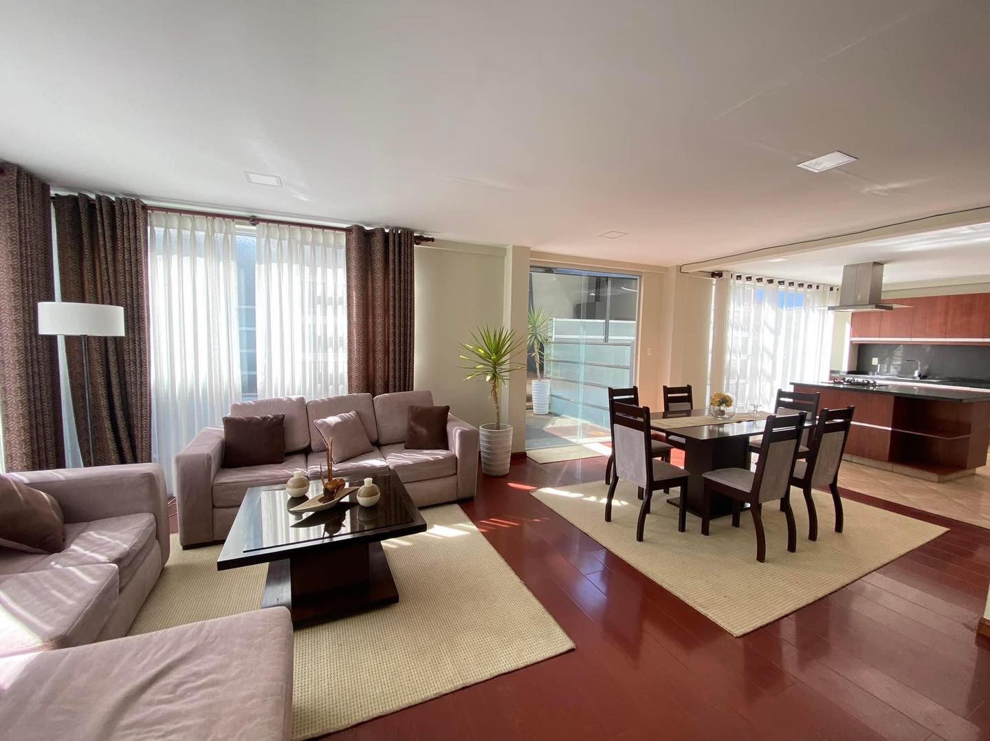 Departamento en Cota Cota en La Paz 3 dormitorios 4 baños 1 parqueos Foto 10