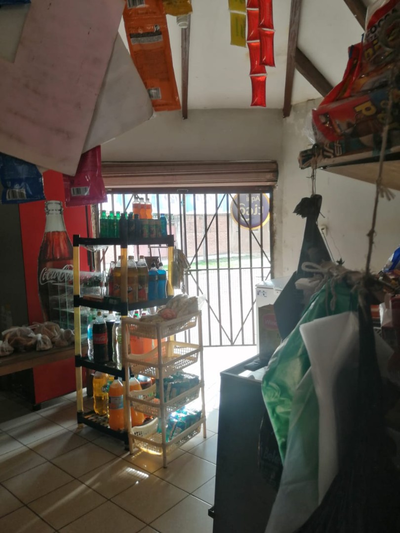 Casa en Entre 5to y 6to anillo Este en Santa Cruz de la Sierra 6 dormitorios 2 baños 4 parqueos Foto 24