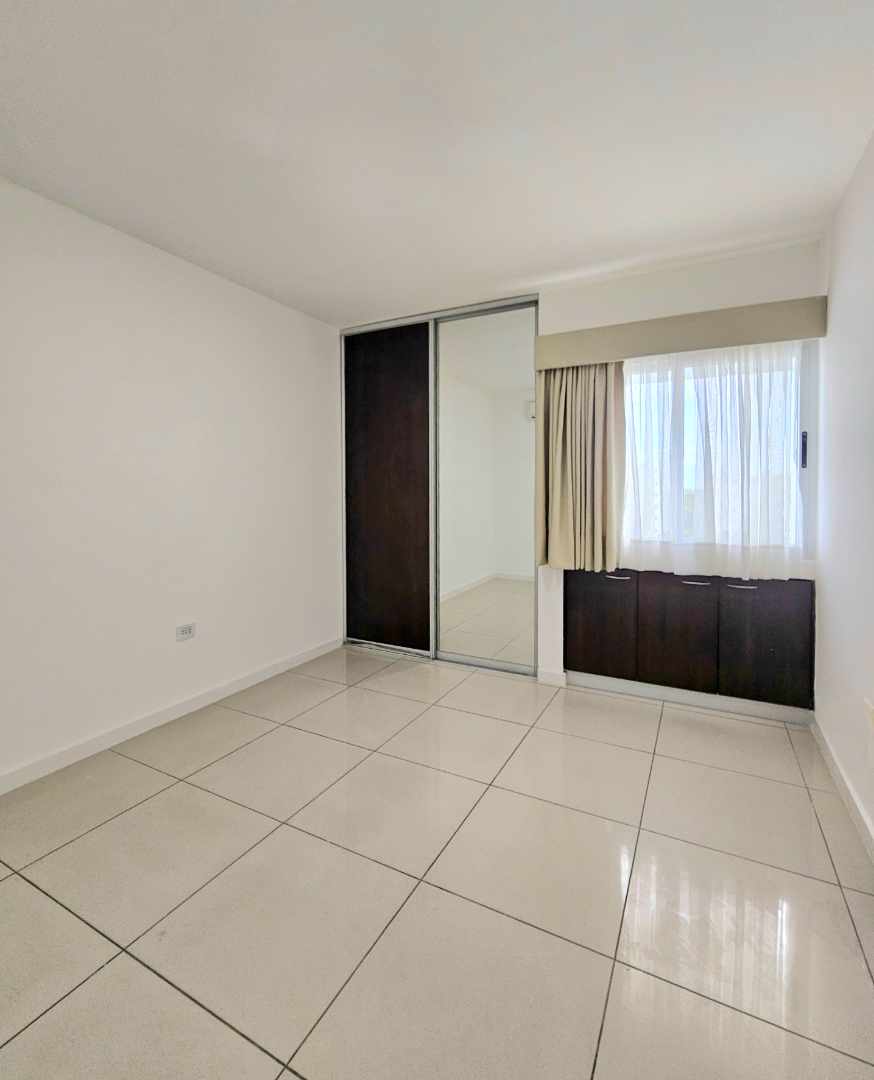 Departamento en Entre 5to y 6to anillo Oeste en Santa Cruz de la Sierra 3 dormitorios 3 baños 1 parqueos Foto 12