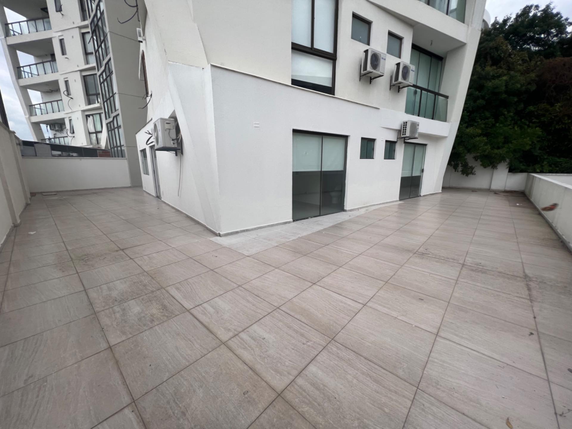 Departamento en Centro en Santa Cruz de la Sierra 3 dormitorios 3 baños 2 parqueos Foto 3