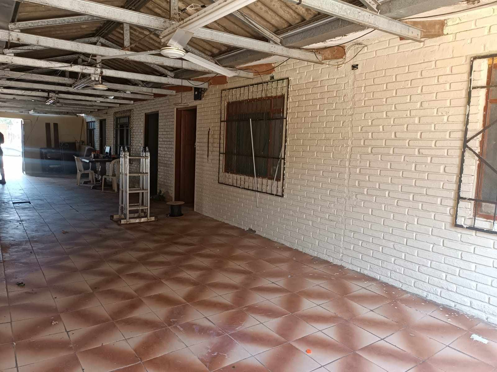 Casa en VentaEn Venta Casa Comercial a 2 Cuadras de Av. Doble Vía a Cotoca (entre 5to y 6to anillo) Foto 8