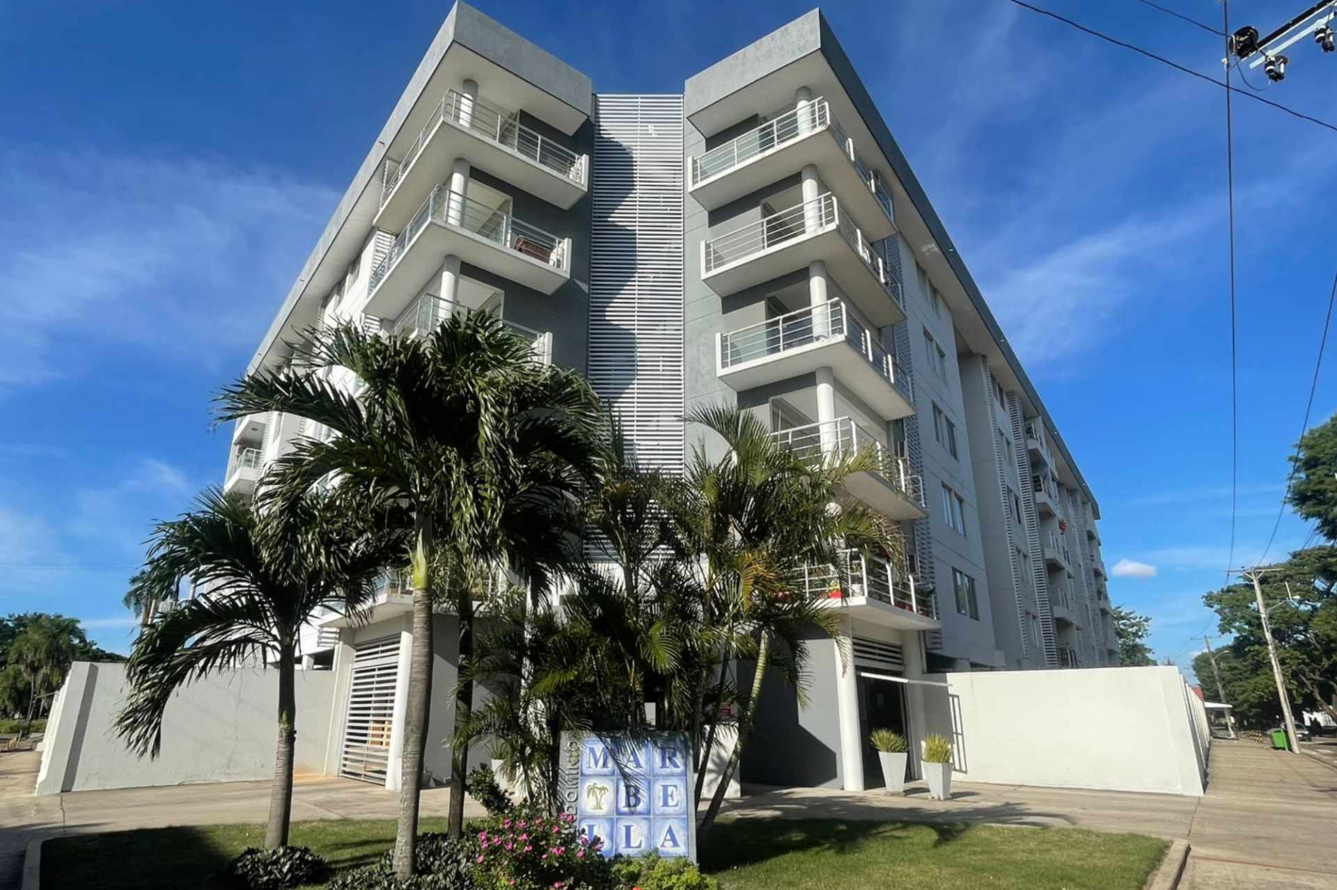 Departamento en VentaGran Ubicación - Entre Av. Roca y Coronado y Av. Piraí Foto 2