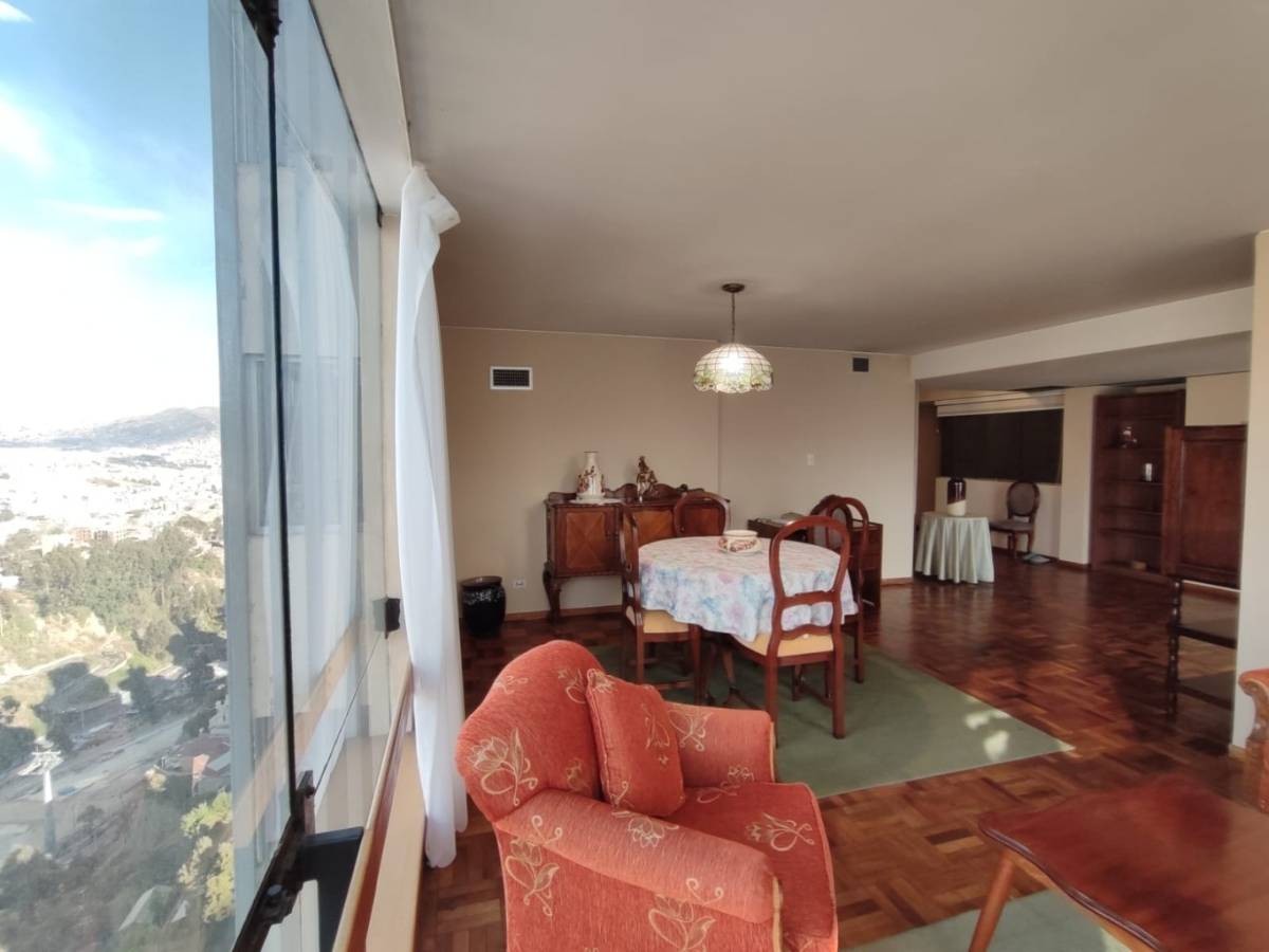 Departamento en San Jorge en La Paz 2 dormitorios 3 baños 1 parqueos Foto 8