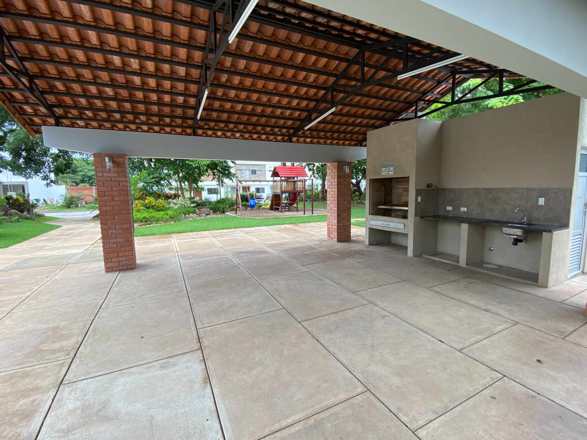 Casa en VentaCondominio Las Palmeras 2. Km 8 Carretera al Norte entrando por Mainter, al lado de ASAI NORTE.   4 dormitorios 4 baños 2 parqueos Foto 16