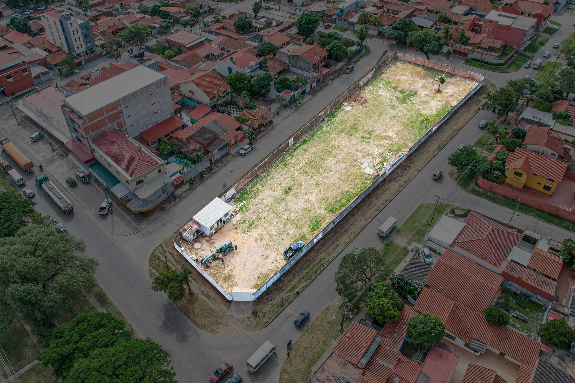Terreno en VentaSOBRE 4TO ANILLO AV. CUMAVI Y 3 PASOS AL FRENTE    Foto 3