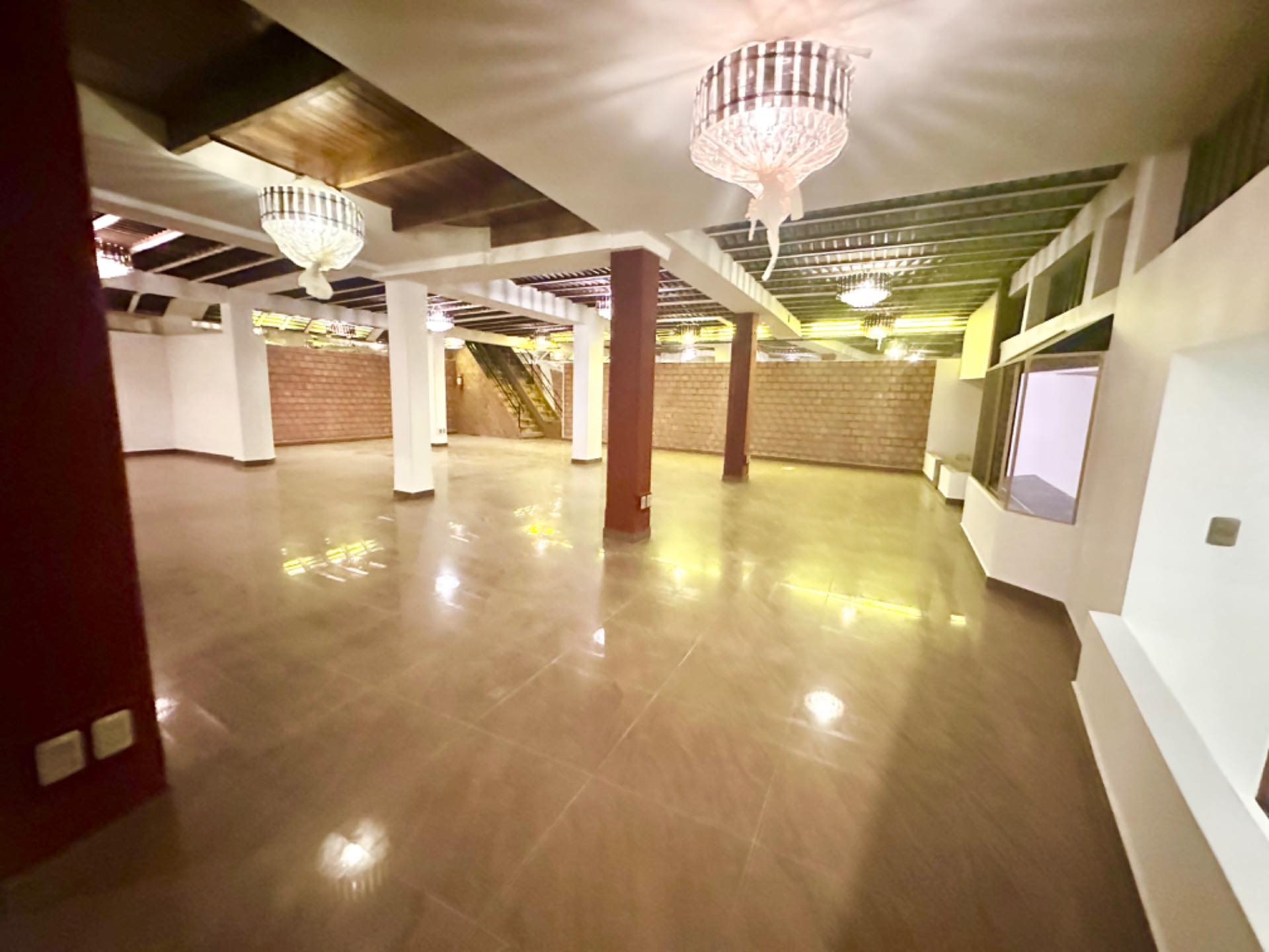 Local comercial en Achumani en La Paz  2 baños  Foto 9