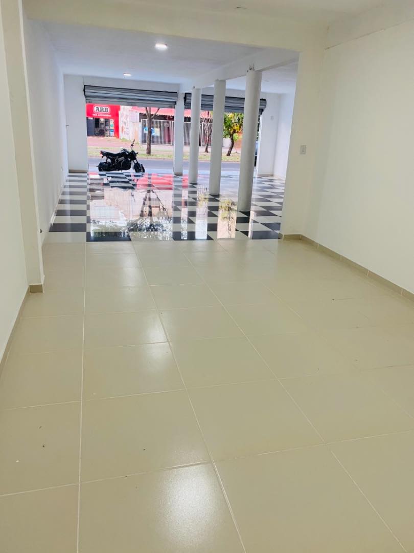 Local comercial en AlquilerAv. Busch #567 entre 1er y 2do anillo zona Cre  2 baños  Foto 7