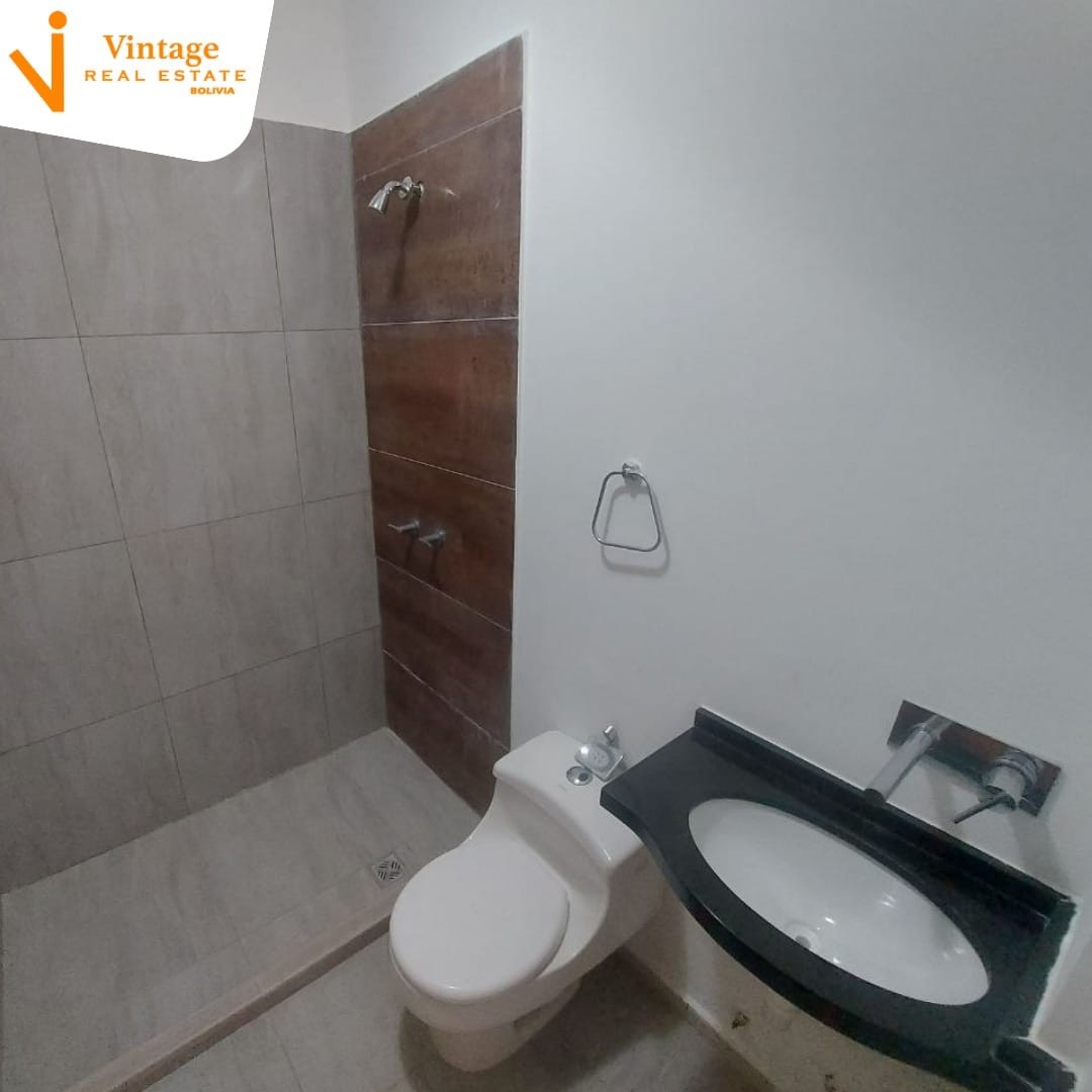 Casa en Urubó en Santa Cruz de la Sierra 6 dormitorios 5 baños 3 parqueos Foto 7