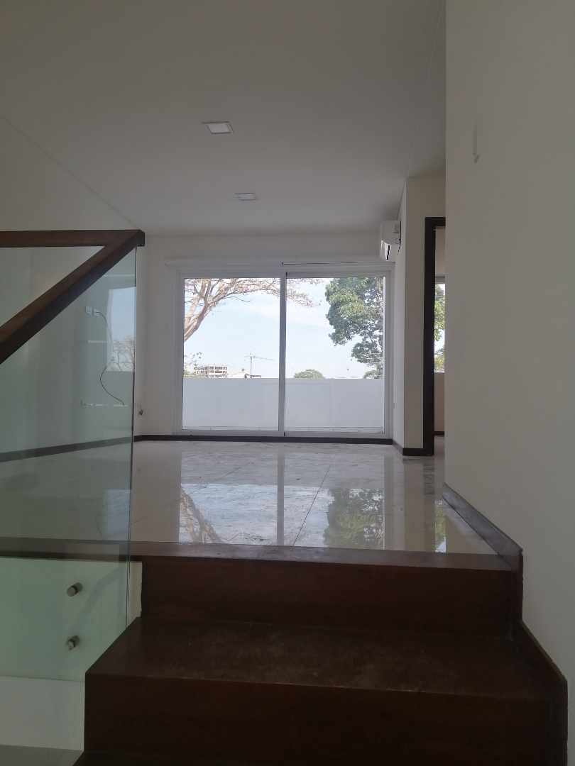 Casa en Entre 4to y 5to anillo Norte en Santa Cruz de la Sierra 3 dormitorios 4 baños 2 parqueos Foto 7