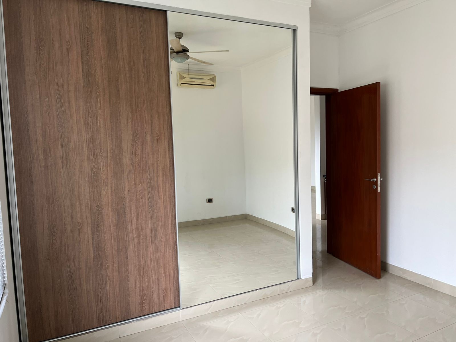 En Alquiler a $us 1,800 Foto 13