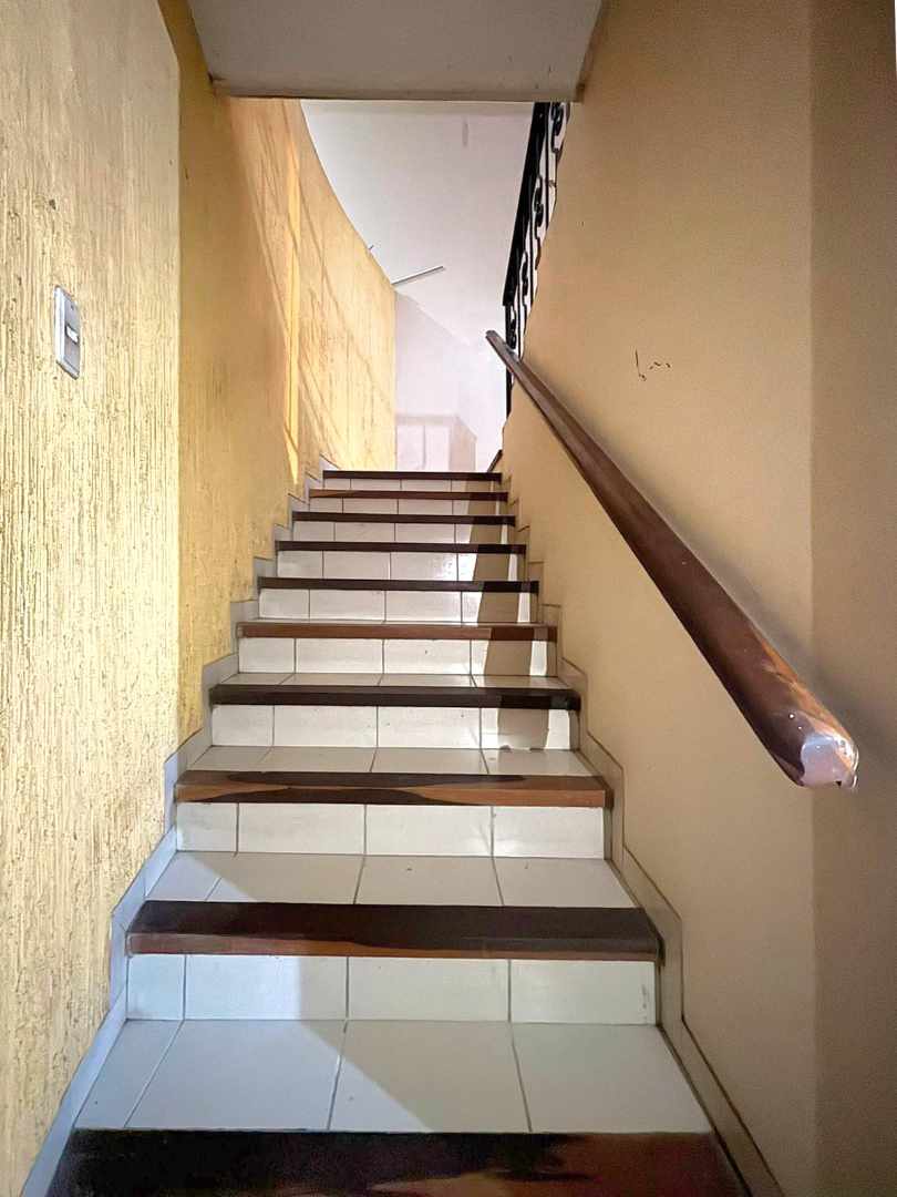 Casa en VentaZONA ESTE - AV. CANAL COTOCA
A 2 cuadras de la avenida 6 dormitorios 4 baños 3 parqueos Foto 3