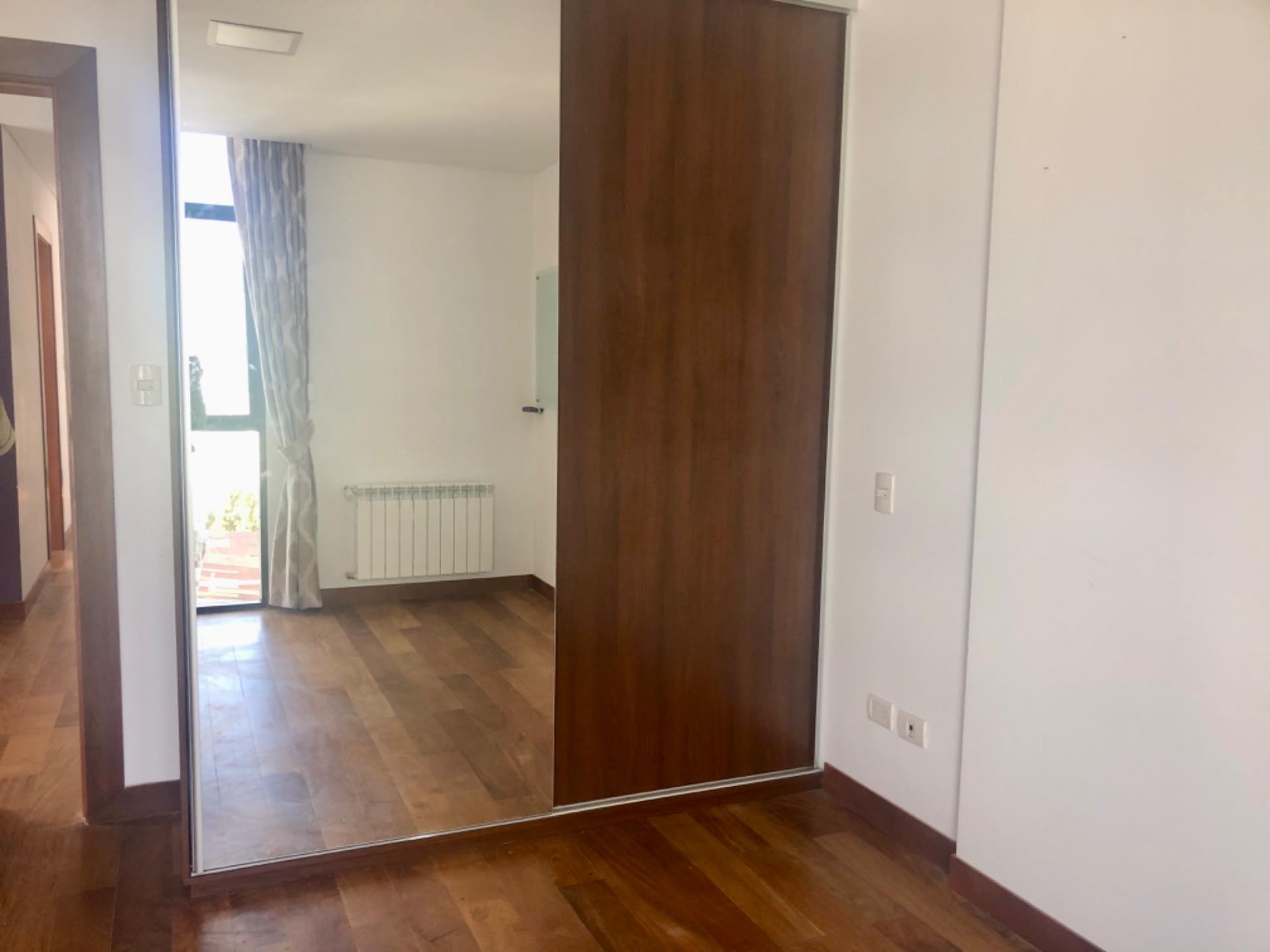 Departamento en Alquiler
CALACOTO AMOBLADO Y EQUIPADO 2 dormitorios 2 baños 1 parqueos Foto 11